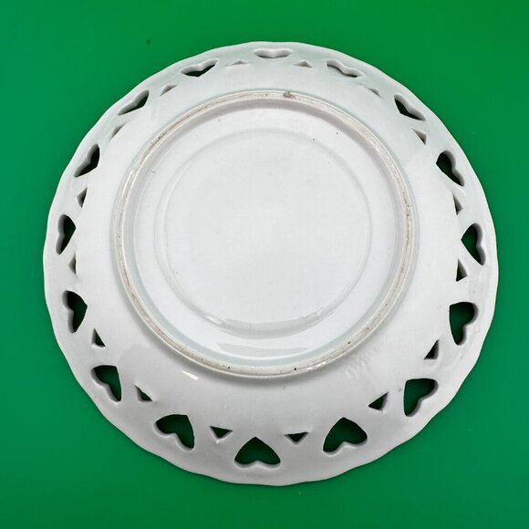 VINTAGE 6" ROUND SAUCER PLATE, FLORAL. GOLD RIM WITH HEARTS DESIGN - Picture 5 of 6